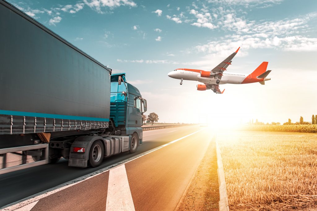 Jasa Cargo vs. Pengiriman Reguler: Mana yang Lebih Menguntungkan? - RPX
